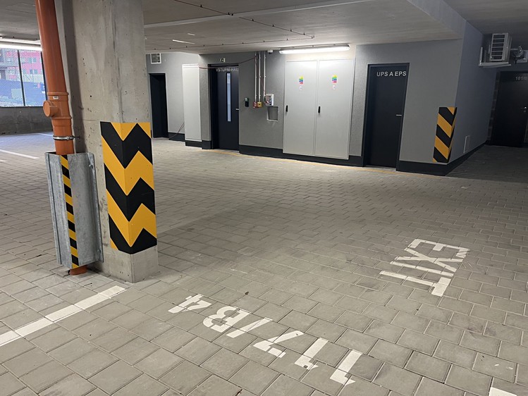 Pronájem garážového stání 21 m² - foto 4