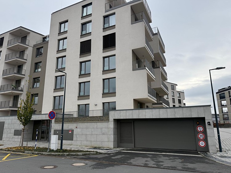 Pronájem garážového stání 16 m² - foto 2