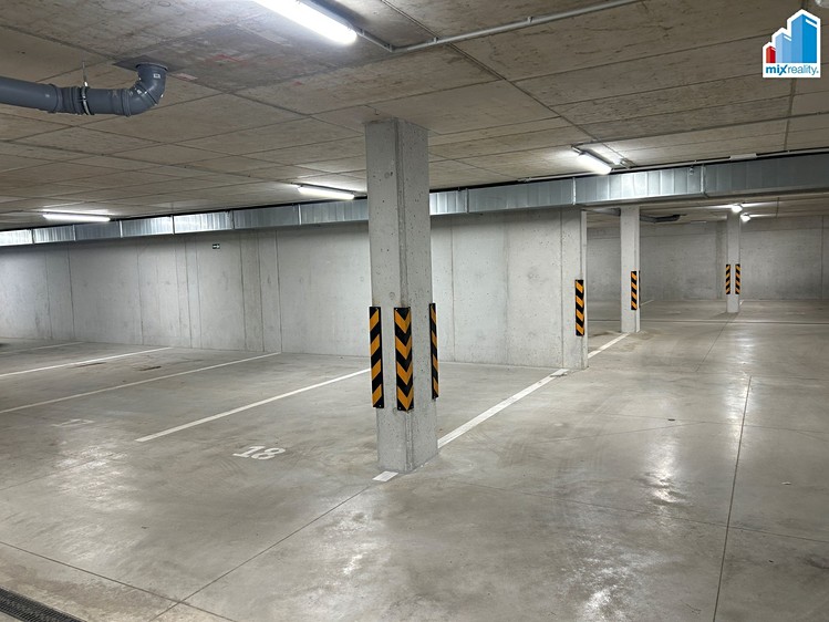 Pronájem garážového stání 18 m² - foto 2