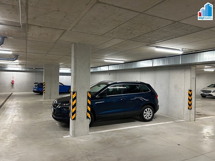 Pronájem garážového stání 18 m² - foto 3
