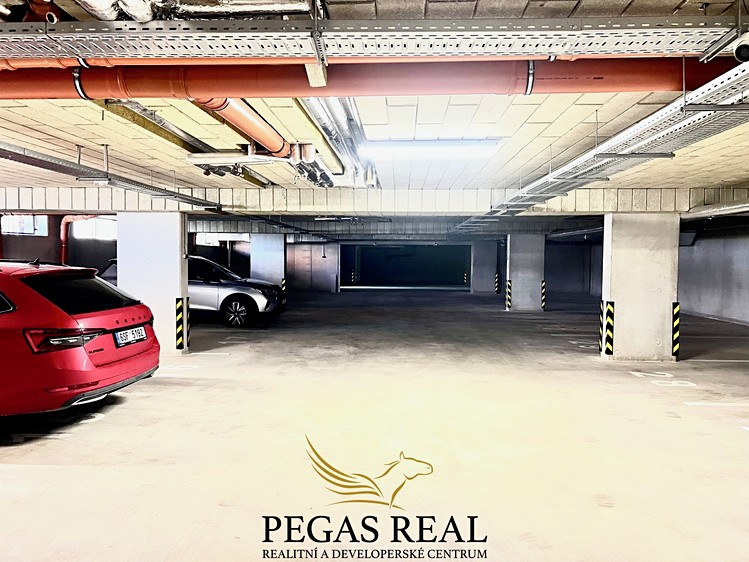 Pronájem garážového stání 14 m² - foto 2