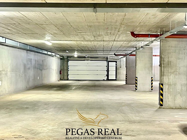 Pronájem garážového stání 14 m² - foto 4