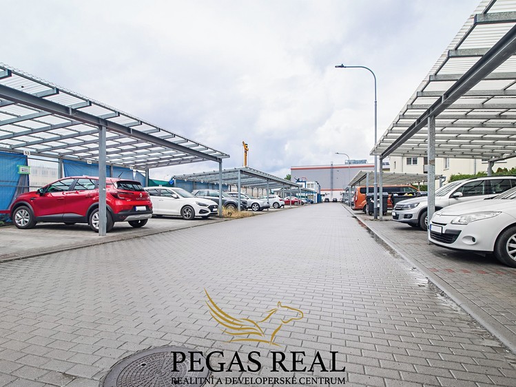 Pronájem garážového stání 16 m² - foto 2