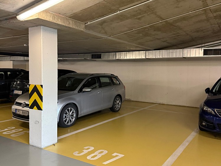 Pronájem garážového stání 20 m² - foto 3