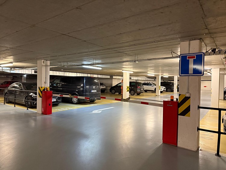 Pronájem garážového stání 20 m² - foto 4