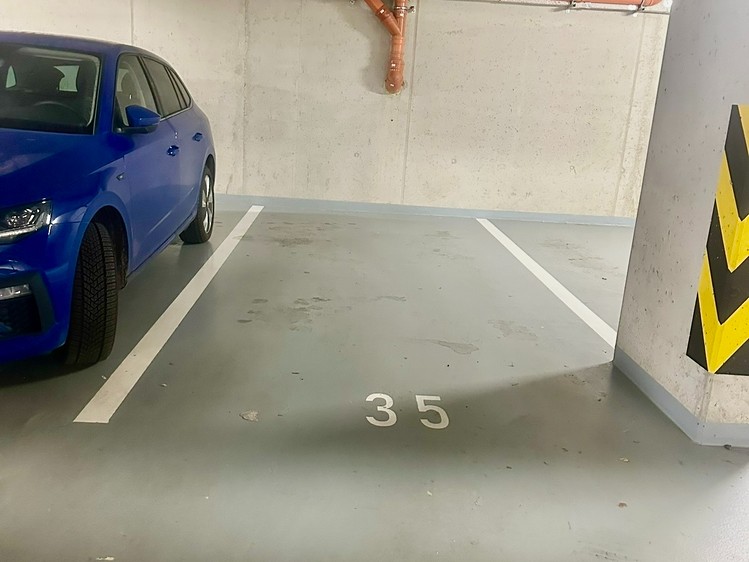 Pronájem garážového stání 14 m² - foto 1