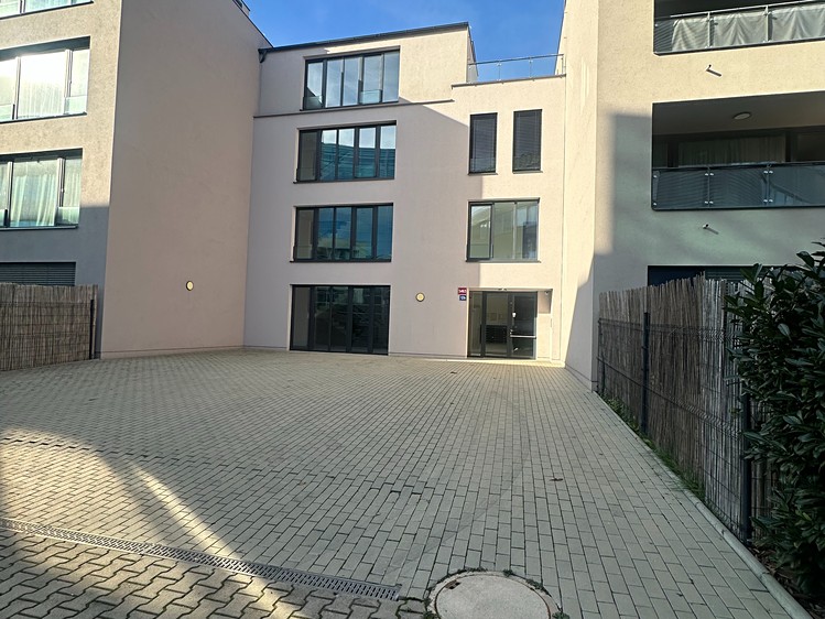 Pronájem garážového stání 14 m² - foto 2