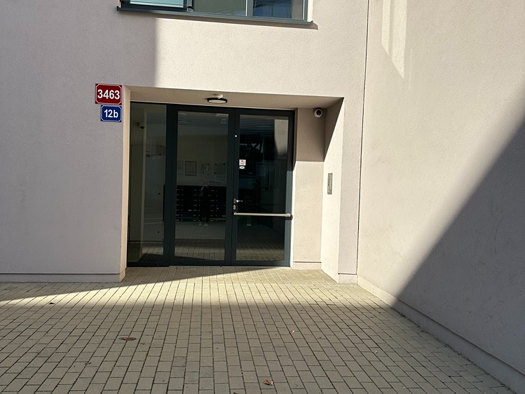 Pronájem garážového stání 14 m² - foto 3