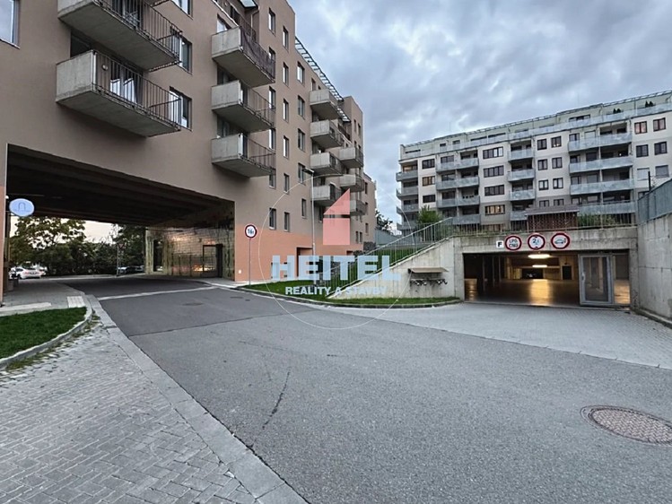 Pronájem garážového stání 19 m² - foto 3