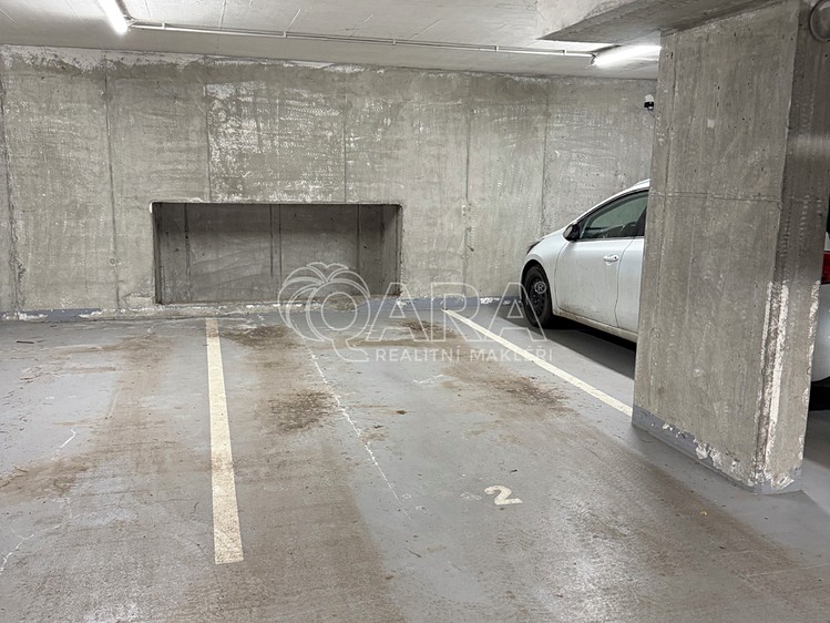 Pronájem garážového stání 18 m² - foto 3