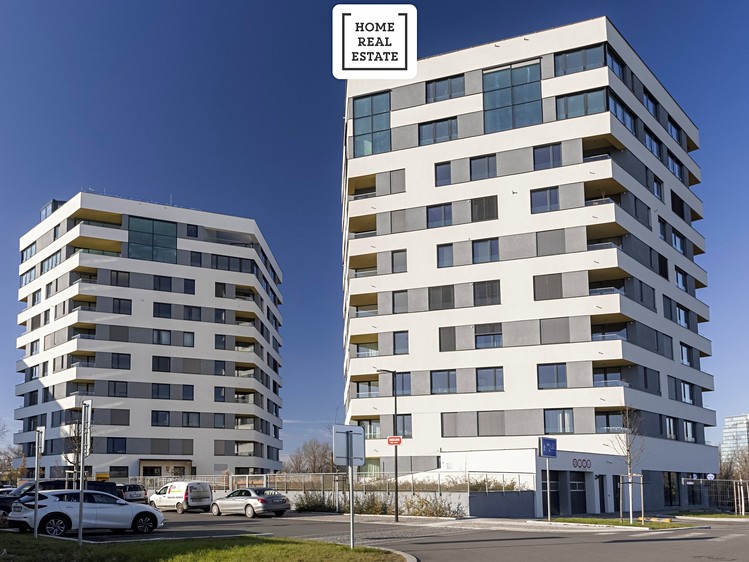 Pronájem garážového stání 18 m² - foto 1