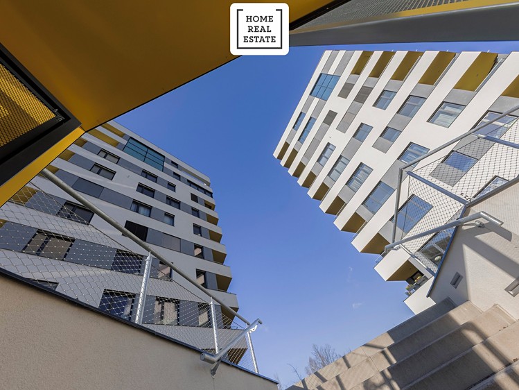 Pronájem garážového stání 18 m² - foto 3