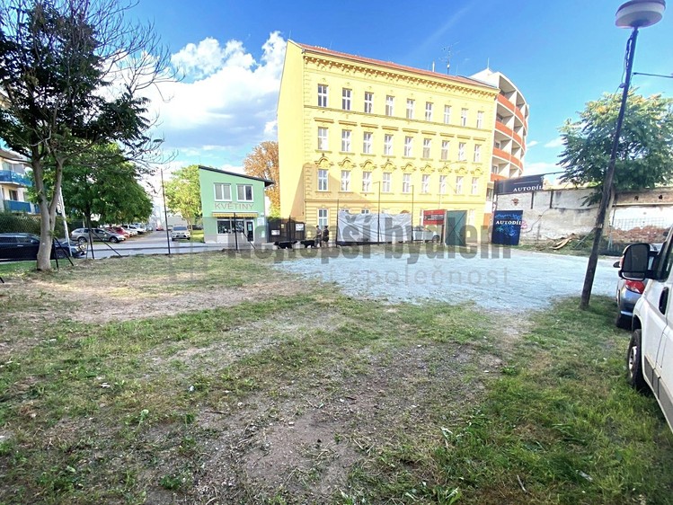 Pronájem garážového stání 20 m² - foto 1