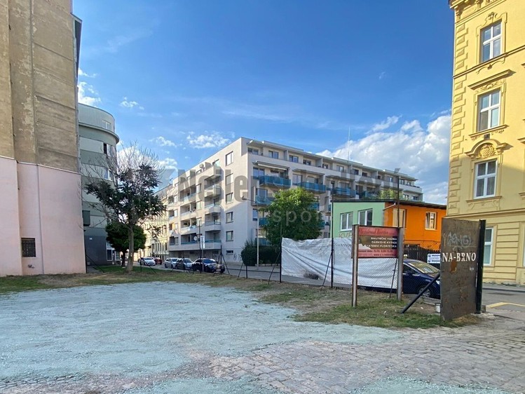 Pronájem garážového stání 20 m² - foto 2