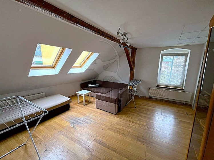 Prodej bytu 4+1 90 m² (Podkrovní) - foto 2