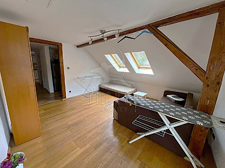 Prodej bytu 4+1 90 m² (Podkrovní) - foto 4