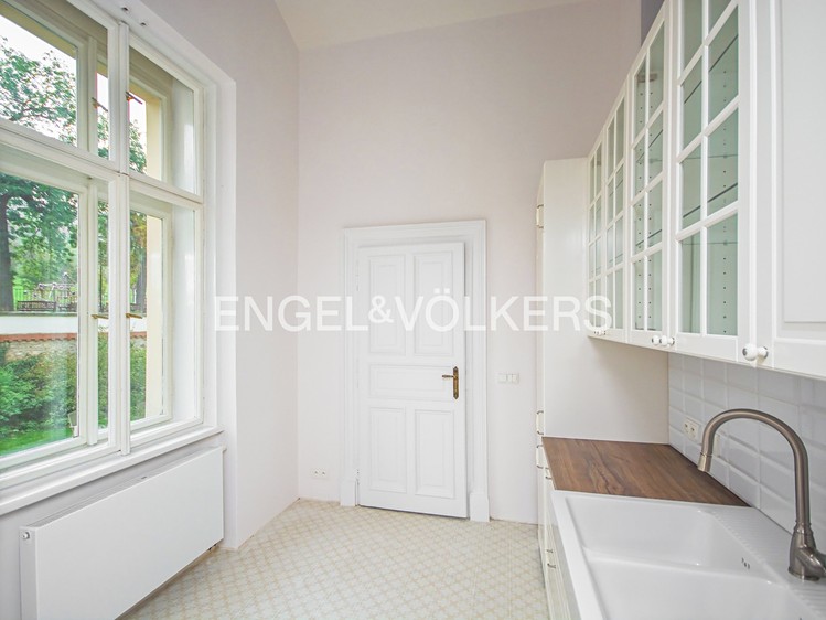 Pronájem bytu 5+1 176 m² - foto 5
