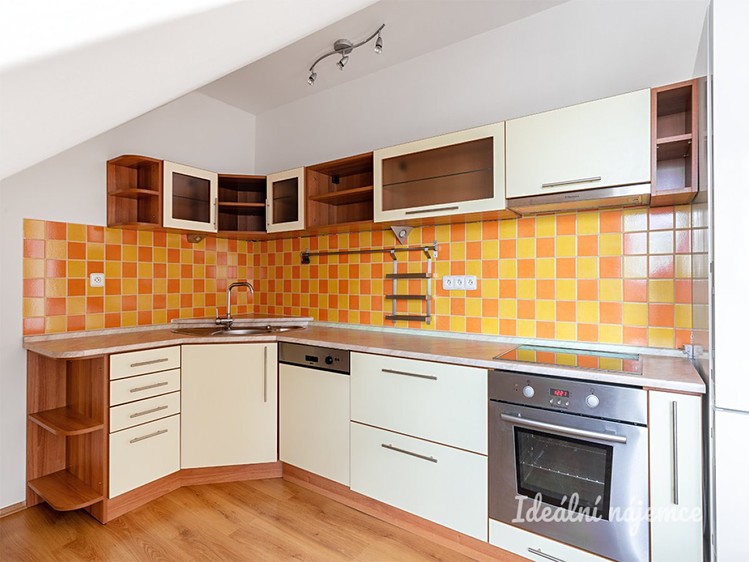 Pronájem bytu 2+1 63 m² - foto 1