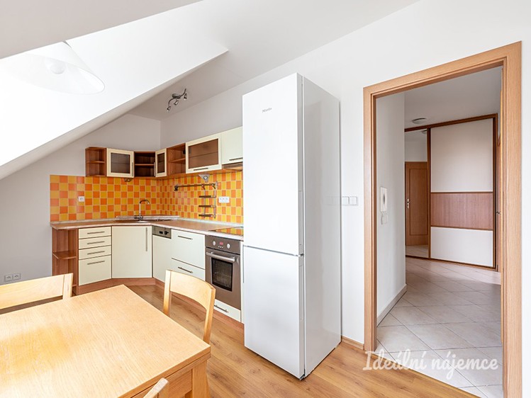 Pronájem bytu 2+1 63 m² - foto 3
