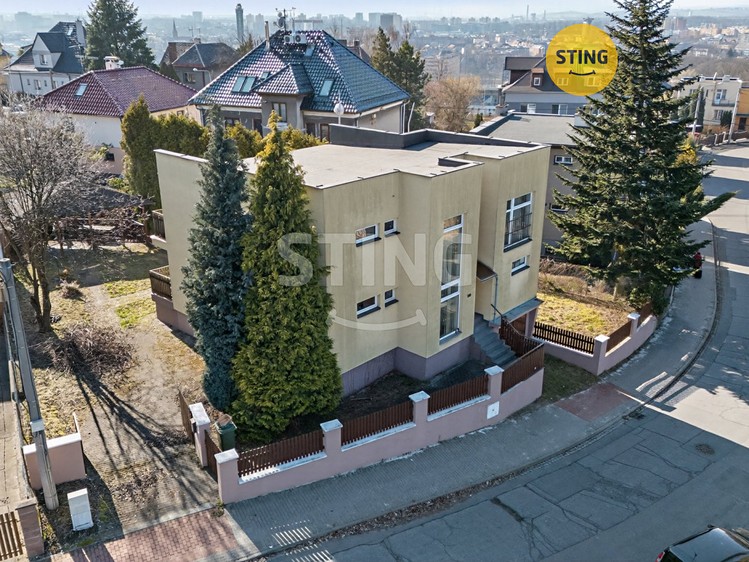 Prodej vily 292 m², pozemek 555 m² - foto 1