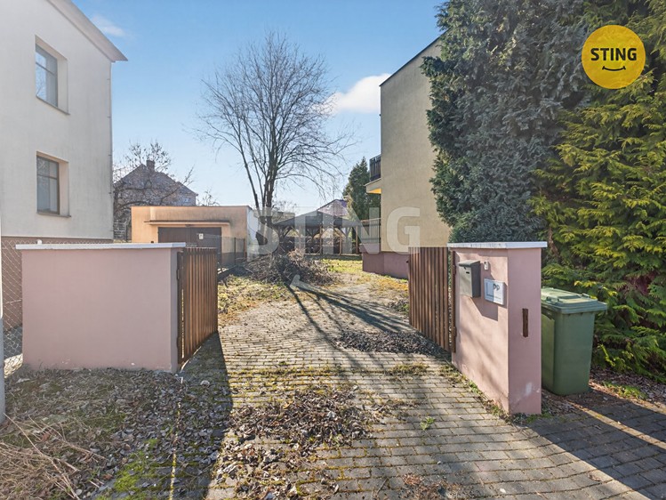 Prodej vily 292 m², pozemek 555 m² - foto 2