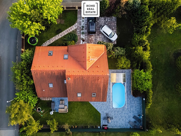 Prodej vily 206 m², pozemek 809 m² - foto 1
