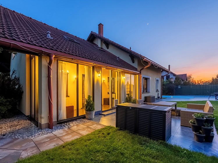 Prodej vily 206 m², pozemek 809 m² - foto 2