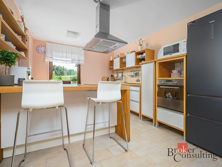 Prodej  rodinného domu 218 m², pozemek 834 m² - foto 3