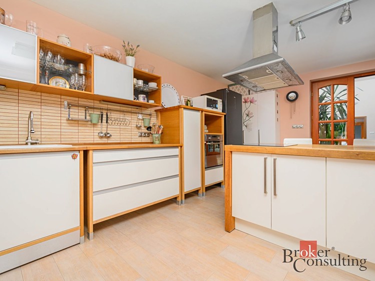 Prodej  rodinného domu 218 m², pozemek 834 m² - foto 5