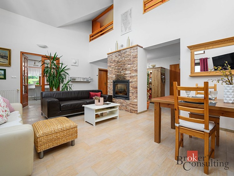 Prodej  rodinného domu 218 m², pozemek 834 m² - foto 6
