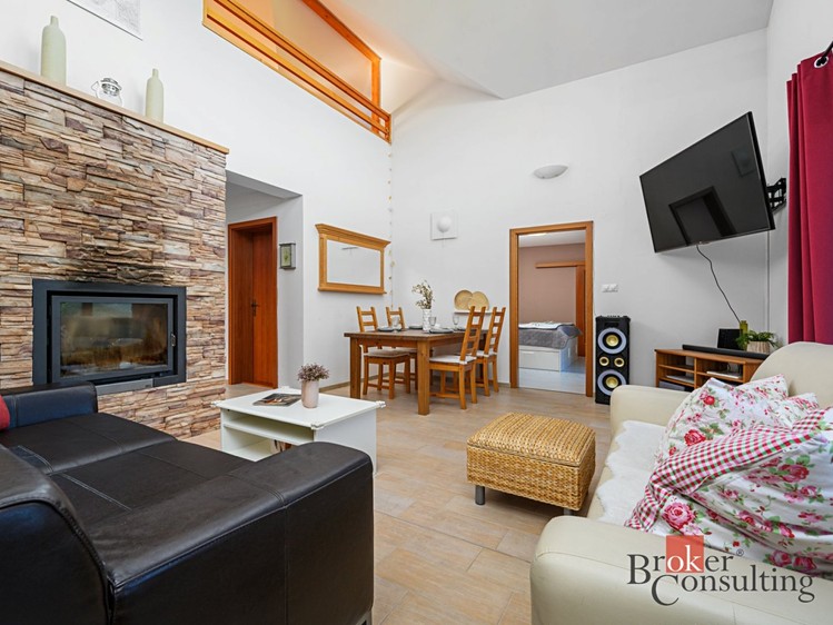 Prodej  rodinného domu 218 m², pozemek 834 m² - foto 7