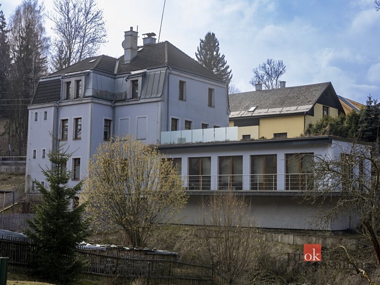Prodej rodinného domu 250 m², pozemek 1 100 m² - foto 1
