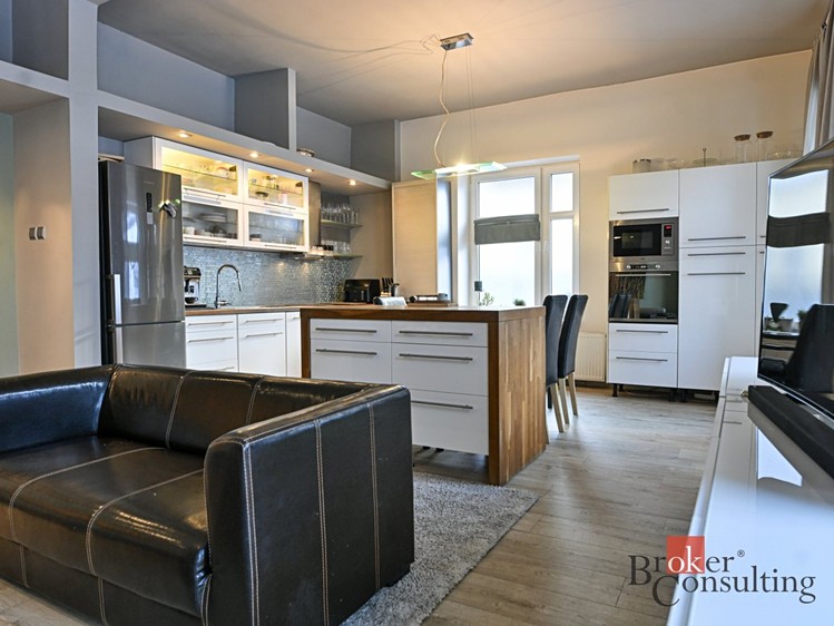 Prodej rodinného domu 250 m², pozemek 1 100 m² - foto 6