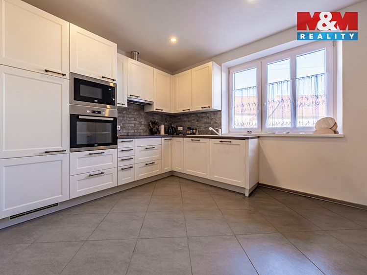 Prodej rodinného domu 225 m², pozemek 1 397 m² - foto 3