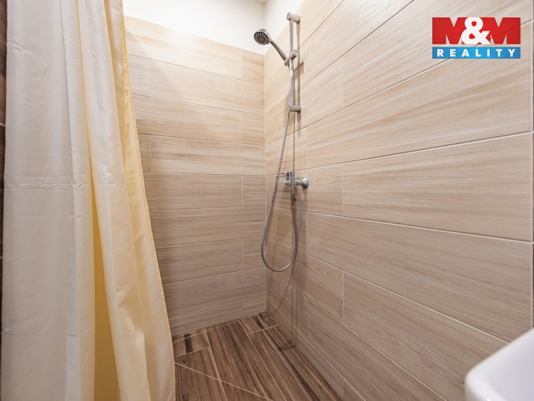 Prodej rodinného domu 225 m², pozemek 1 397 m² - foto 8