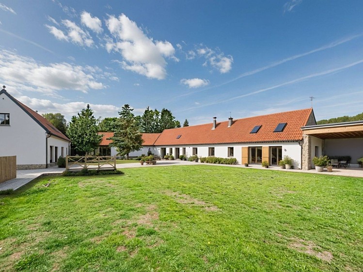 Prodej rodinného domu 633 m², pozemek 4 474 m² - foto 1
