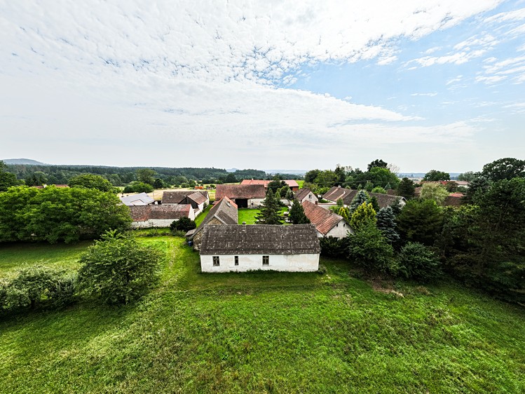 Prodej rodinného domu 633 m², pozemek 4 474 m² - foto 8
