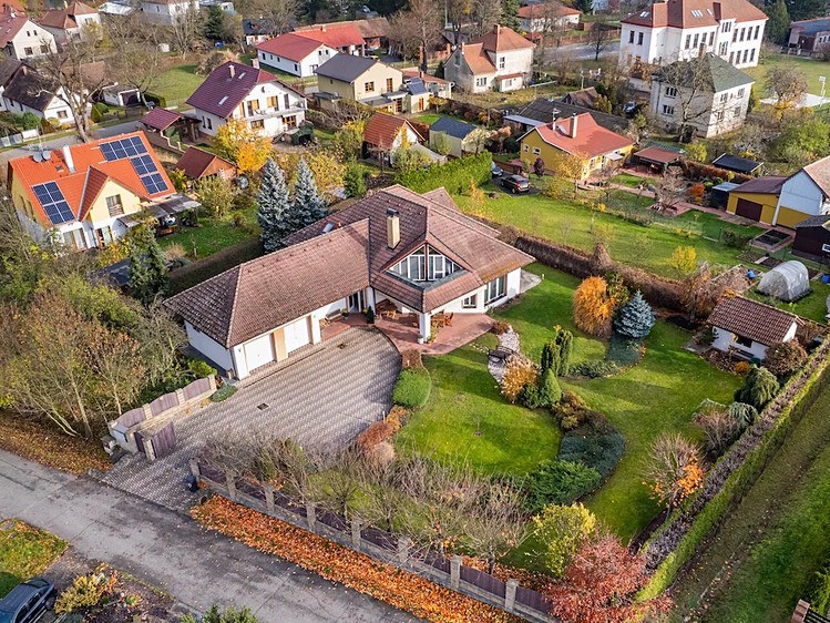 Prodej rodinného domu 279 m², pozemek 1 487 m² - foto 2