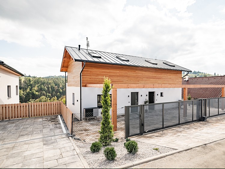 Prodej rodinného domu 142 m², pozemek 400 m² - foto 2