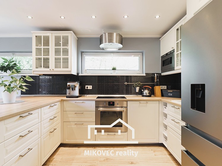 Prodej rodinného domu 135 m², pozemek 854 m² - foto 2
