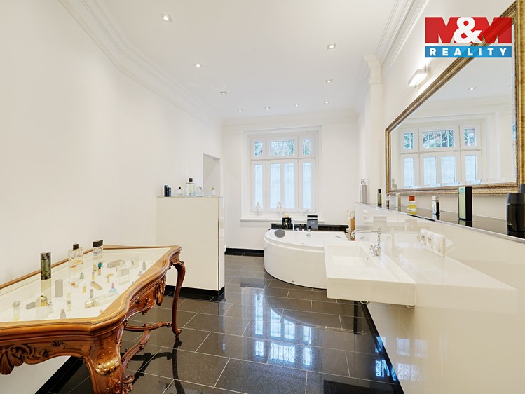 Prodej rodinného domu 600 m², pozemek 2 481 m² - foto 4