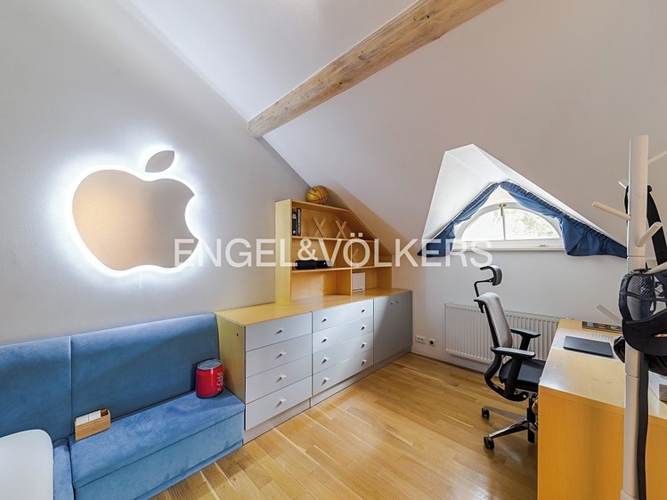 Prodej  rodinného domu 581 m², pozemek 2 105 m² - foto 8