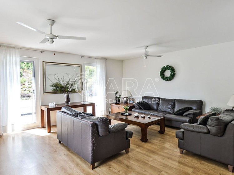 Prodej rodinného domu 199 m², pozemek 1 097 m² - foto 3