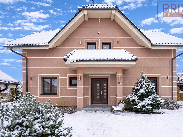 Prodej rodinného domu 404 m², pozemek 853 m² - foto 1