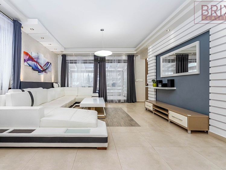Prodej rodinného domu 404 m², pozemek 853 m² - foto 2
