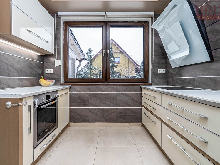 Prodej rodinného domu 404 m², pozemek 853 m² - foto 4