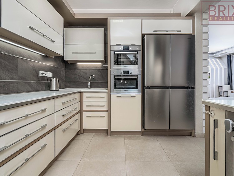 Prodej rodinného domu 404 m², pozemek 853 m² - foto 6