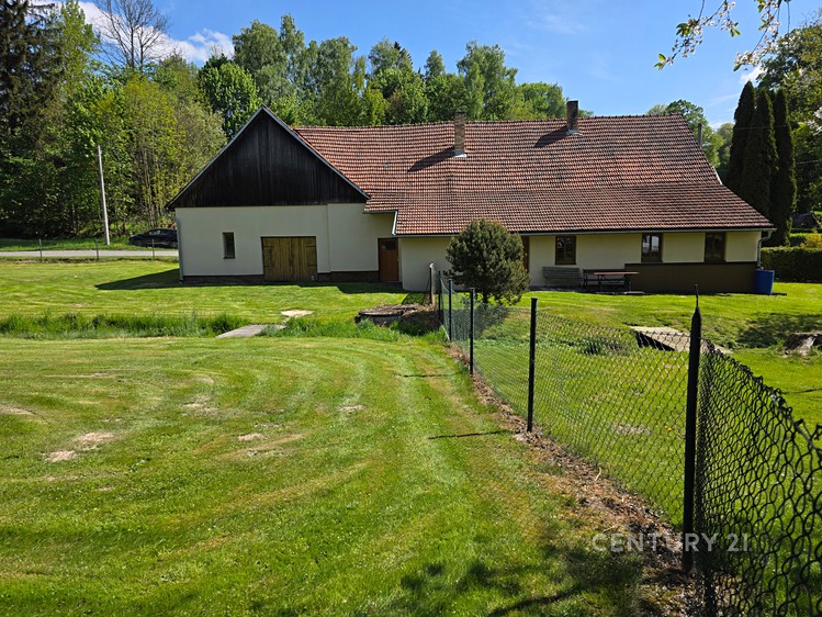 Prodej rodinného domu 200 m², pozemek 1 465 m² - foto 1