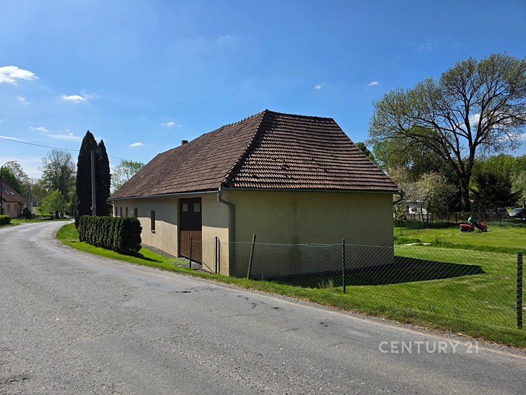 Prodej rodinného domu 200 m², pozemek 1 465 m² - foto 3