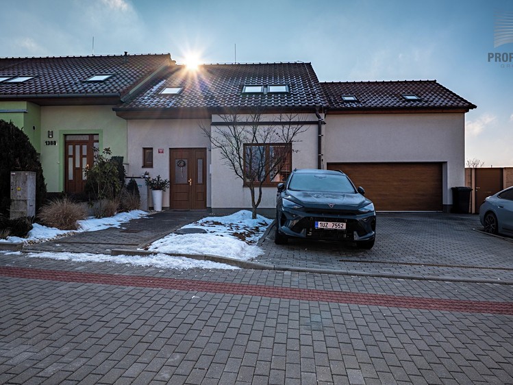 Prodej rodinného domu 162 m², pozemek 411 m² - foto 1